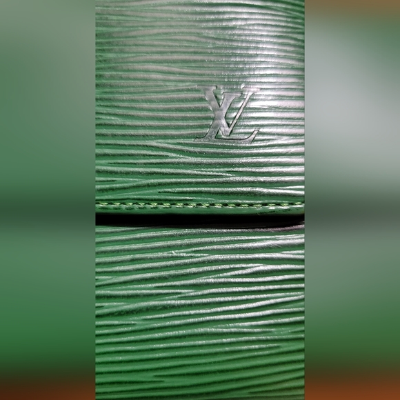 LOW START LOUIS VUITTON Vintage Epi Leather International Wallet - Picture 13 of 13